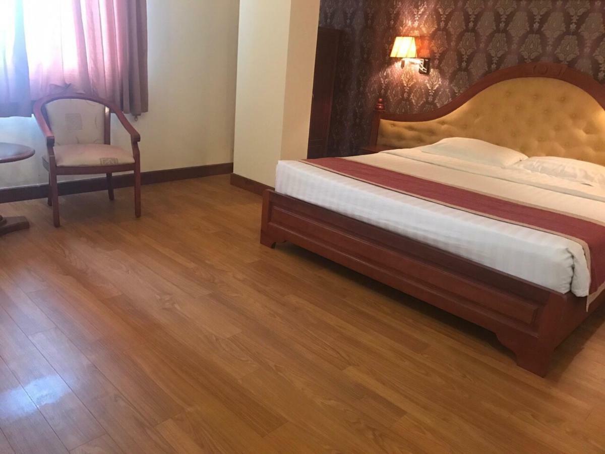 Hoang Yen Hotel Thuan An Екстер'єр фото